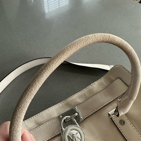 Michael Kors Vanilla Cream Hamilton Padlock Shoulder Bag Tote - Picture 4 of 8